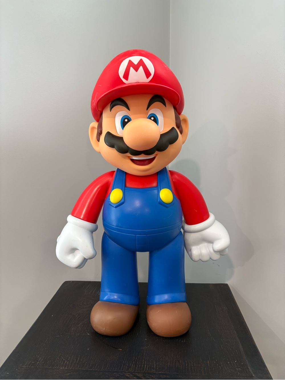Nintendo Super Mario Jumbo 20 inch Deluxe Articulated Action Figure
